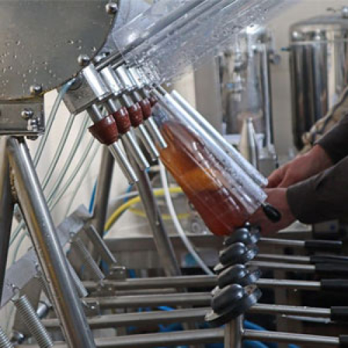 Розлив пет пляшок ізобаричною системою